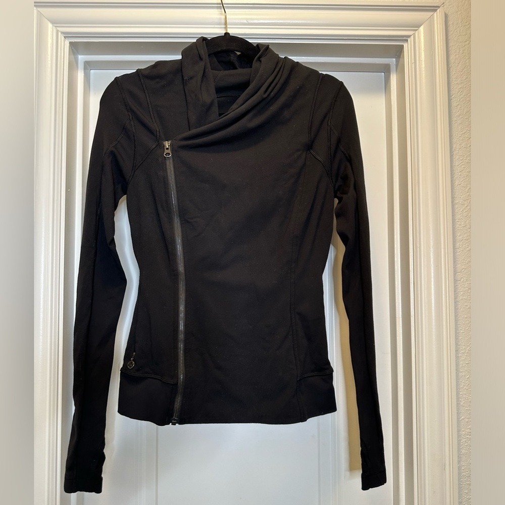 Lululemon Black Bhakti‎ Yoga Jacket in size 6